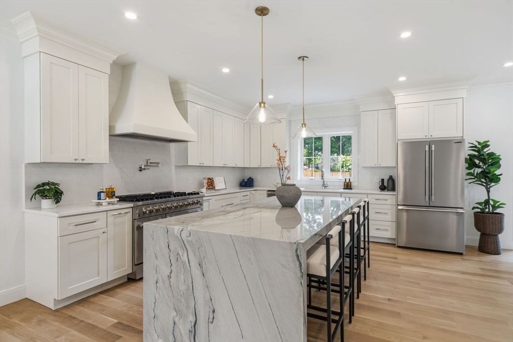 35 Fairview Ave Lynnfield — Photo 6 of 41