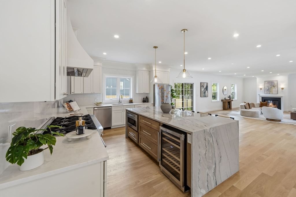 35 Fairview Ave Lynnfield — Photo 8 of 41