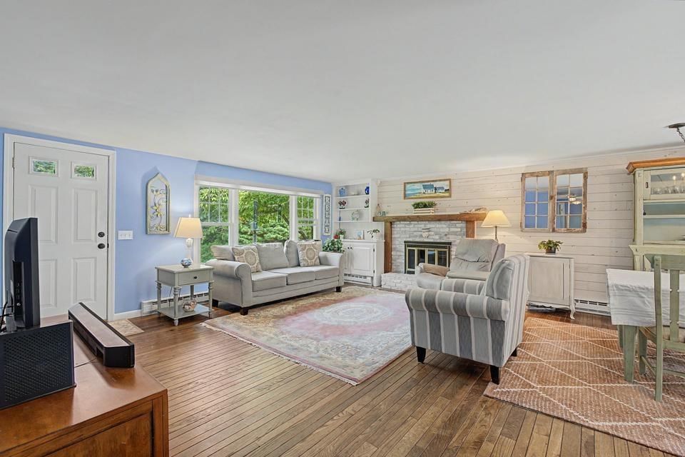 4 Susan Lane Brewster — Photo 5 of 27