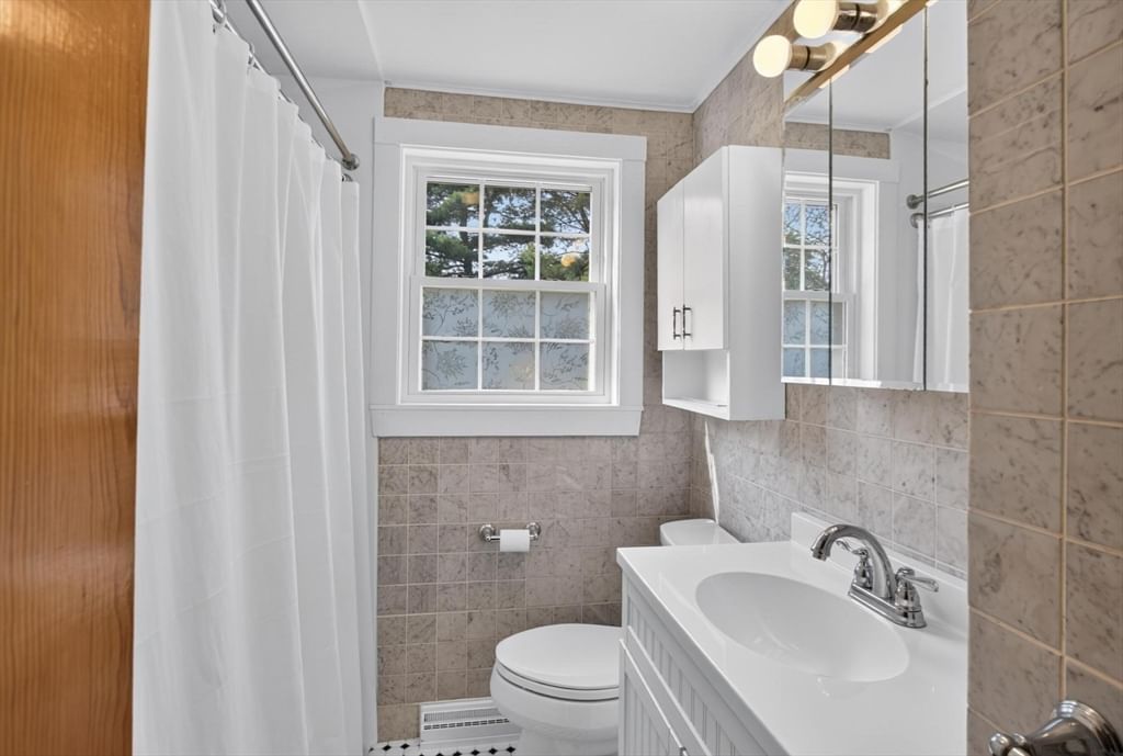 12 Claude Rd Chelmsford — Photo 15 of 41