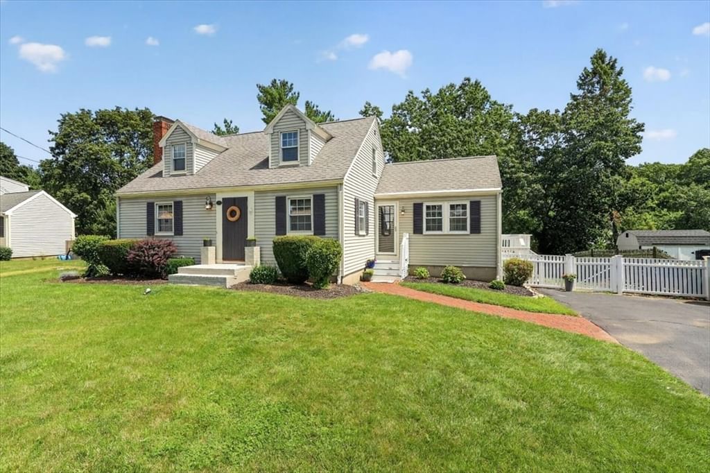39 Gerard Rd Norwell — Photo 2 of 31