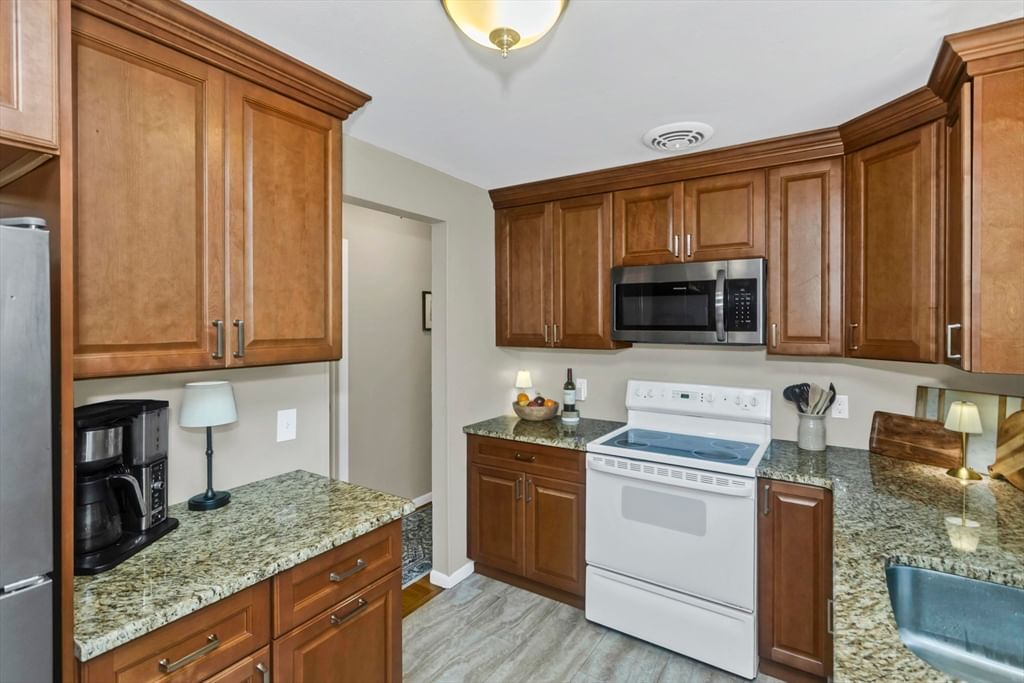 51 Merrick Ave Holyoke — Photo 21 of 42