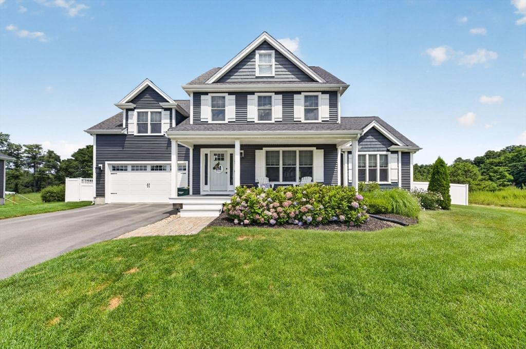 21 Bunker Ln Lakeville — Photo 2 of 23