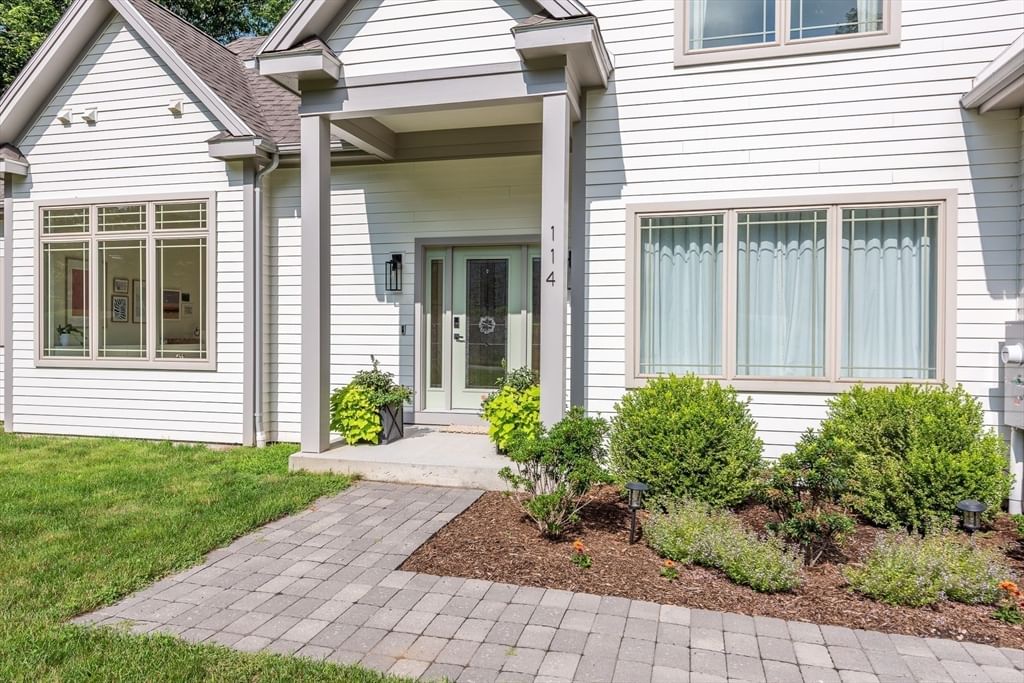 114 Lindenridge Amherst — Photo 4 of 42
