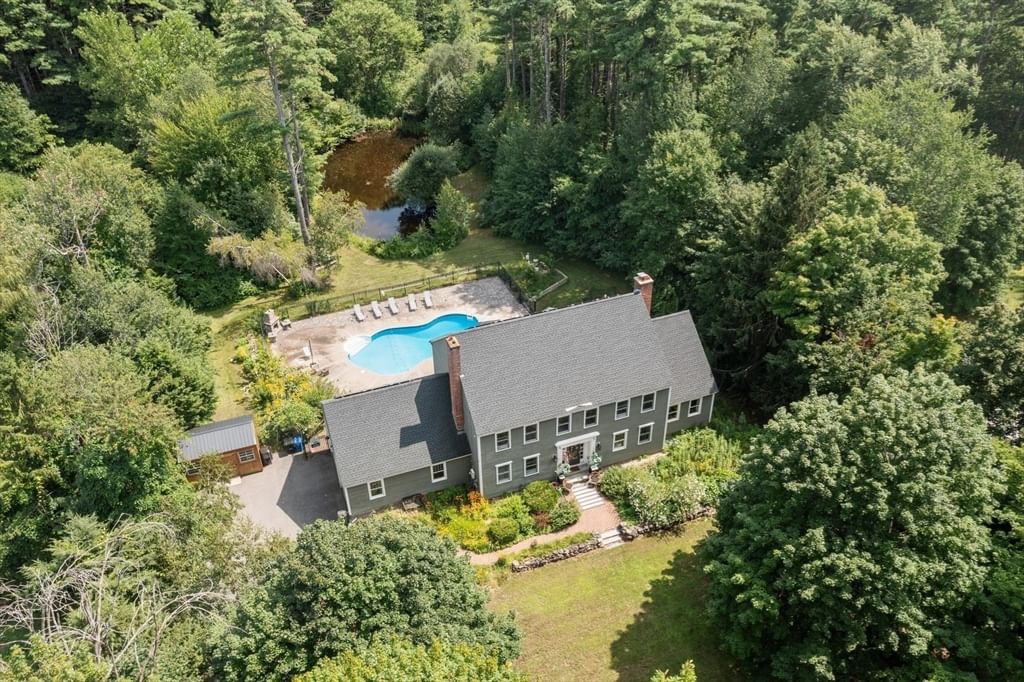 Property at 11 Francis Ave, Lunenburg, MA 01462