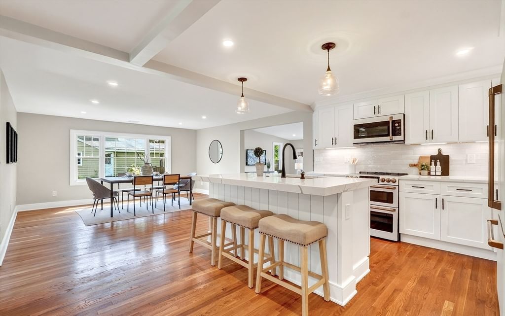 28 Fieldstone Dr Burlington — Photo 3 of 42