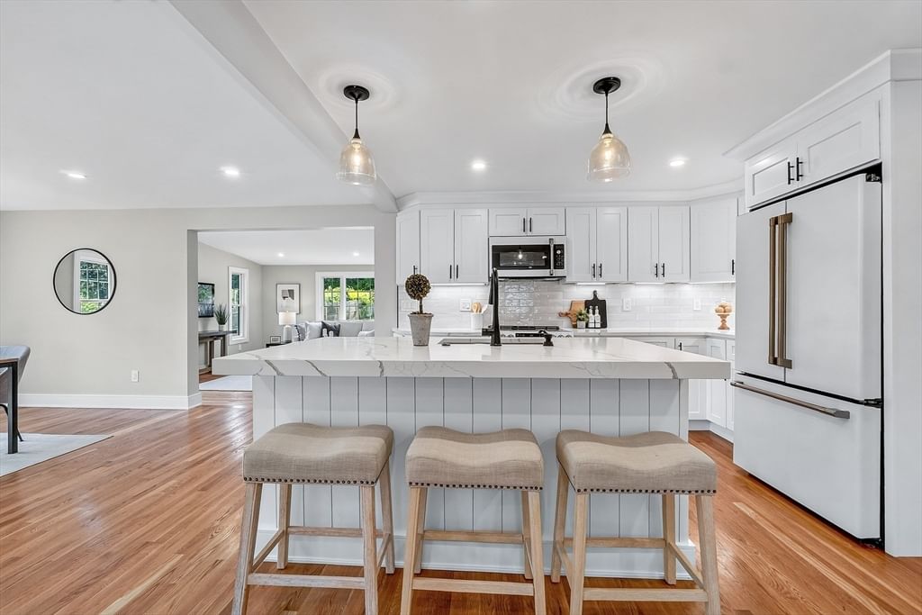 28 Fieldstone Dr Burlington — Photo 4 of 42