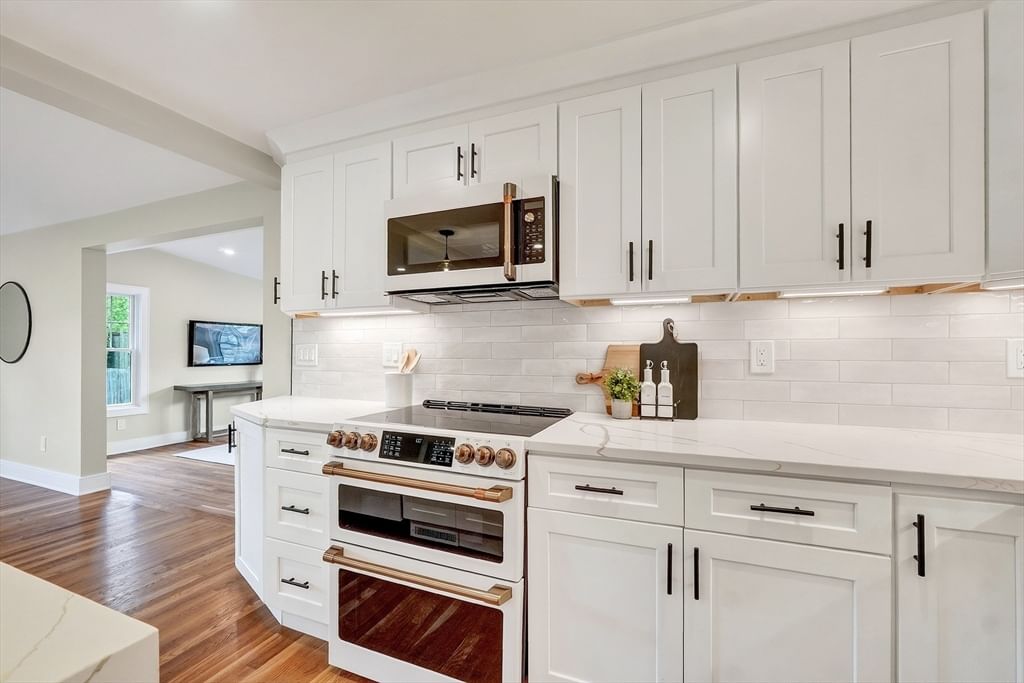 28 Fieldstone Dr Burlington — Photo 7 of 42