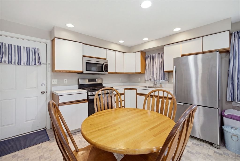 11 Gardner St #4 Salem — Photo 5 of 23