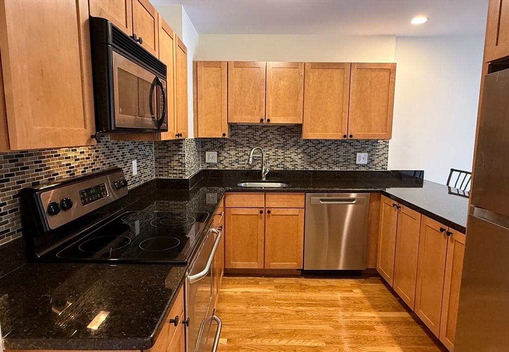 48 Coffey #9 D Boston — Photo 5 of 18