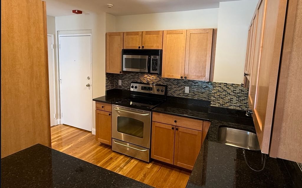 48 Coffey #9 D Boston — Photo 6 of 18