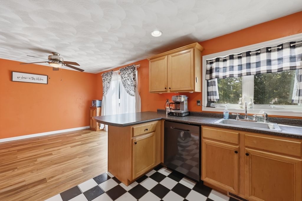 28 Groveland Commons Way #28 Groveland — Photo 10 of 30