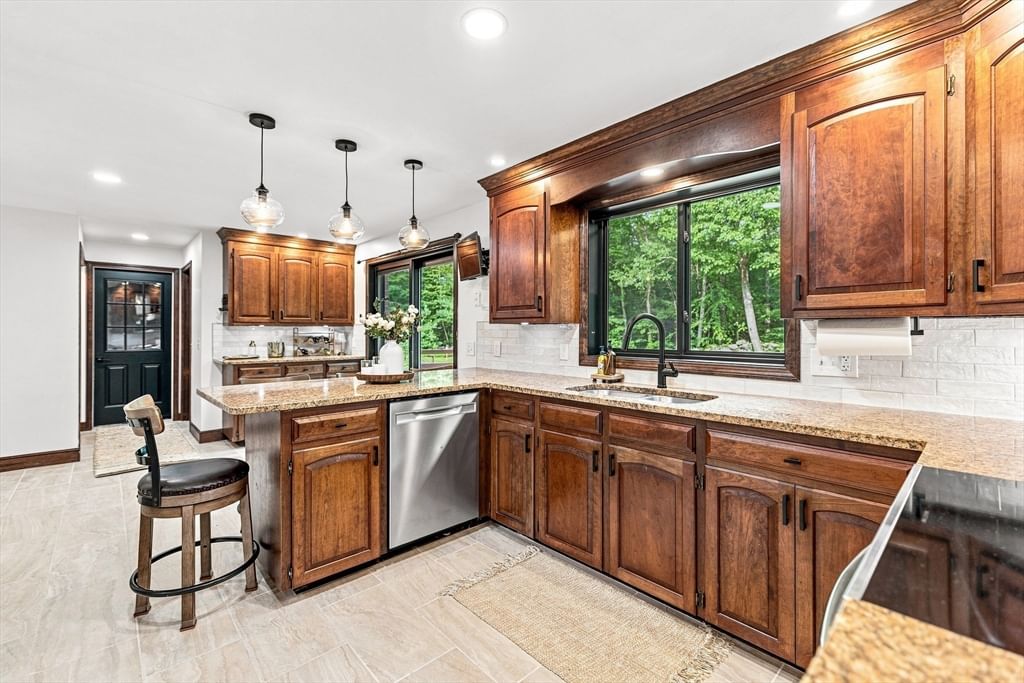 1841 Maple Street Dighton — Photo 3 of 42