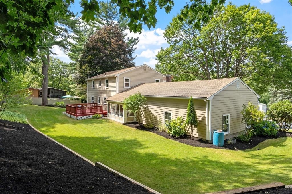 35 Longfellow Rd Shrewsbury — Photo 3 of 42