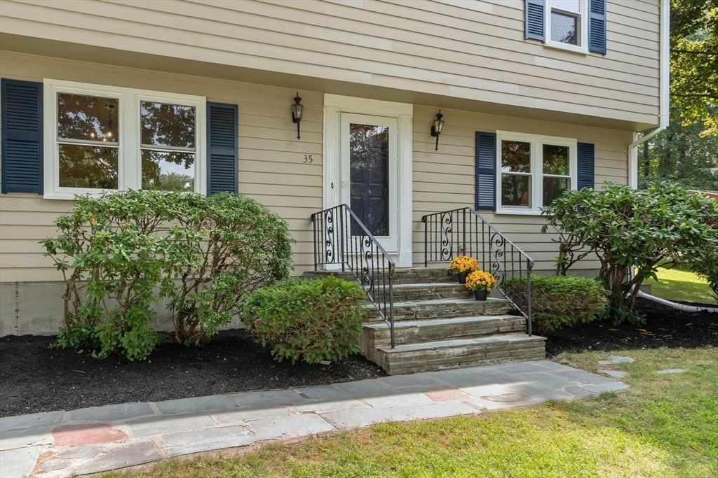 35 Longfellow Rd Shrewsbury — Photo 4 of 42