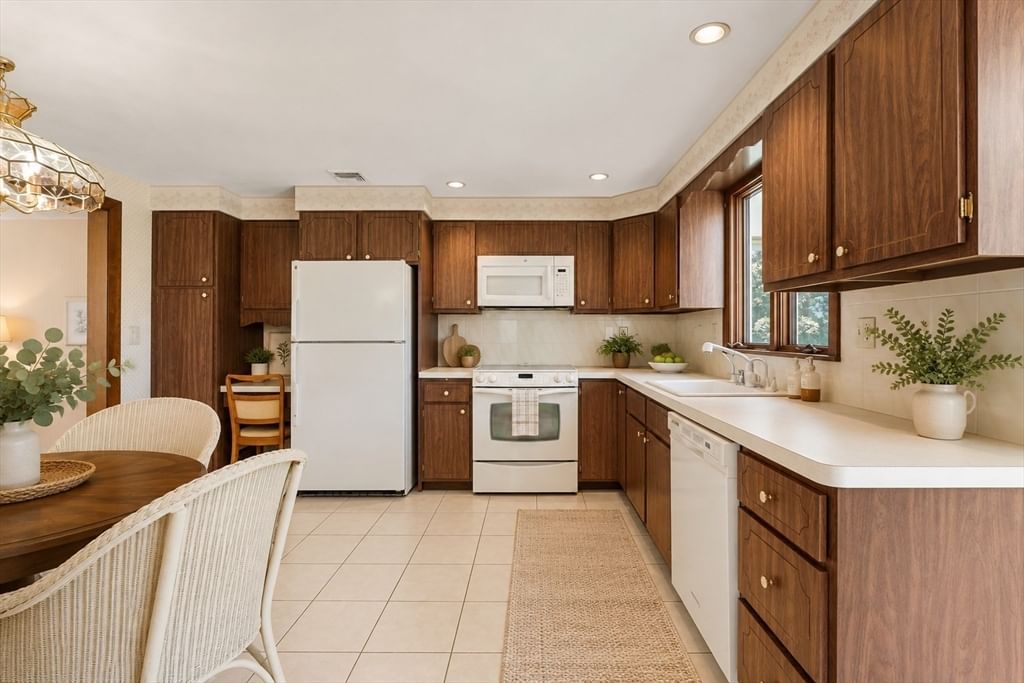 76 Cushing Ave Revere — Photo 6 of 34