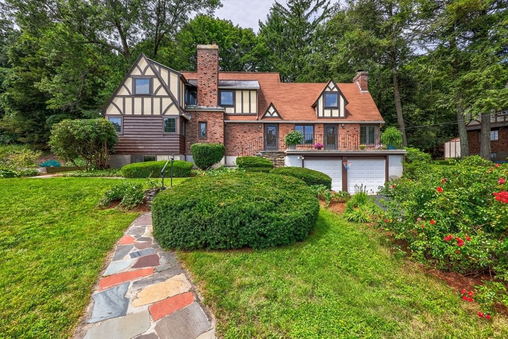 Property at 6 Old Brook Dr, Worcester, MA 01609