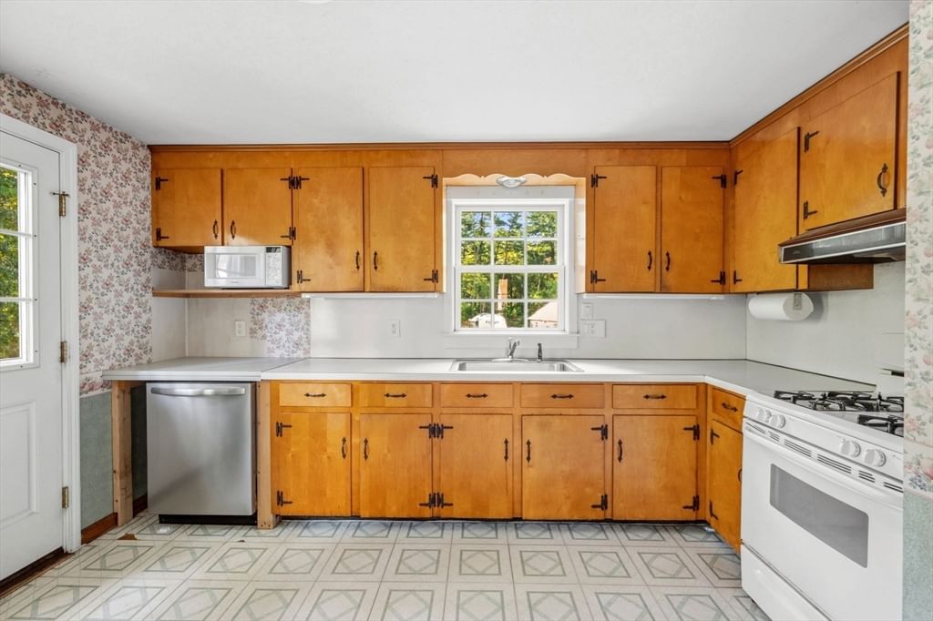 207 Valley St Pembroke — Photo 11 of 32