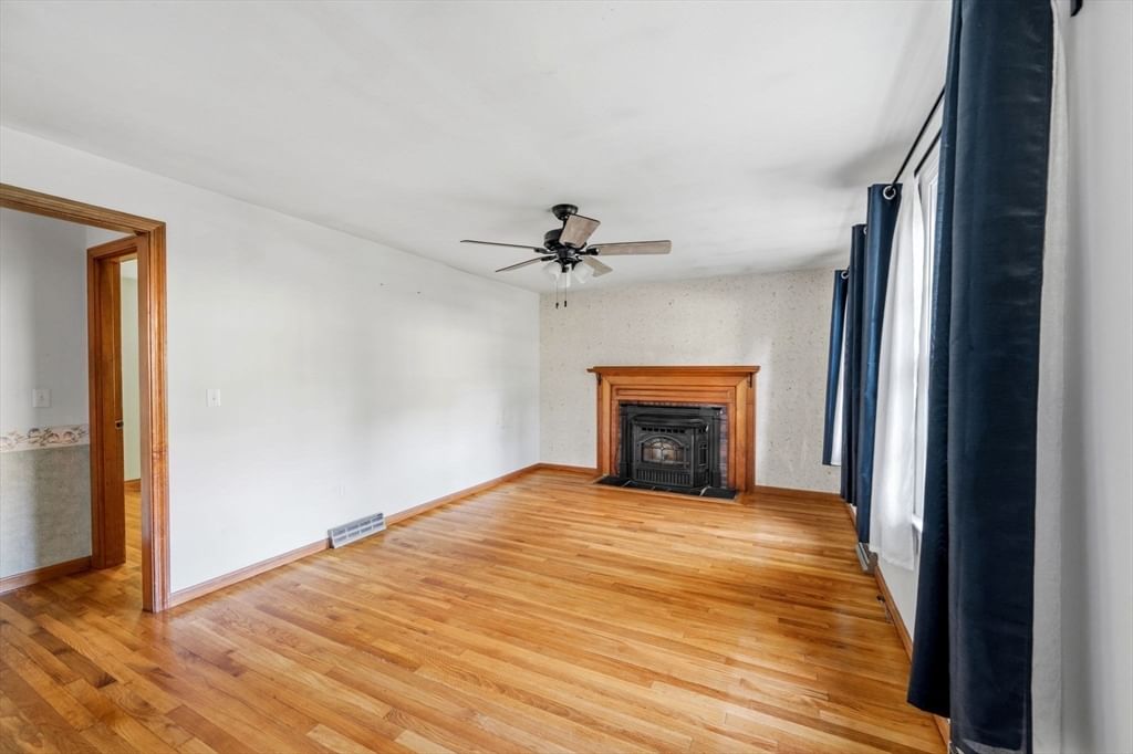 207 Valley St Pembroke — Photo 6 of 32