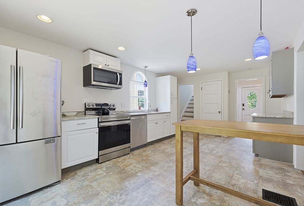 110 Essex St Beverly — Photo 13 of 42