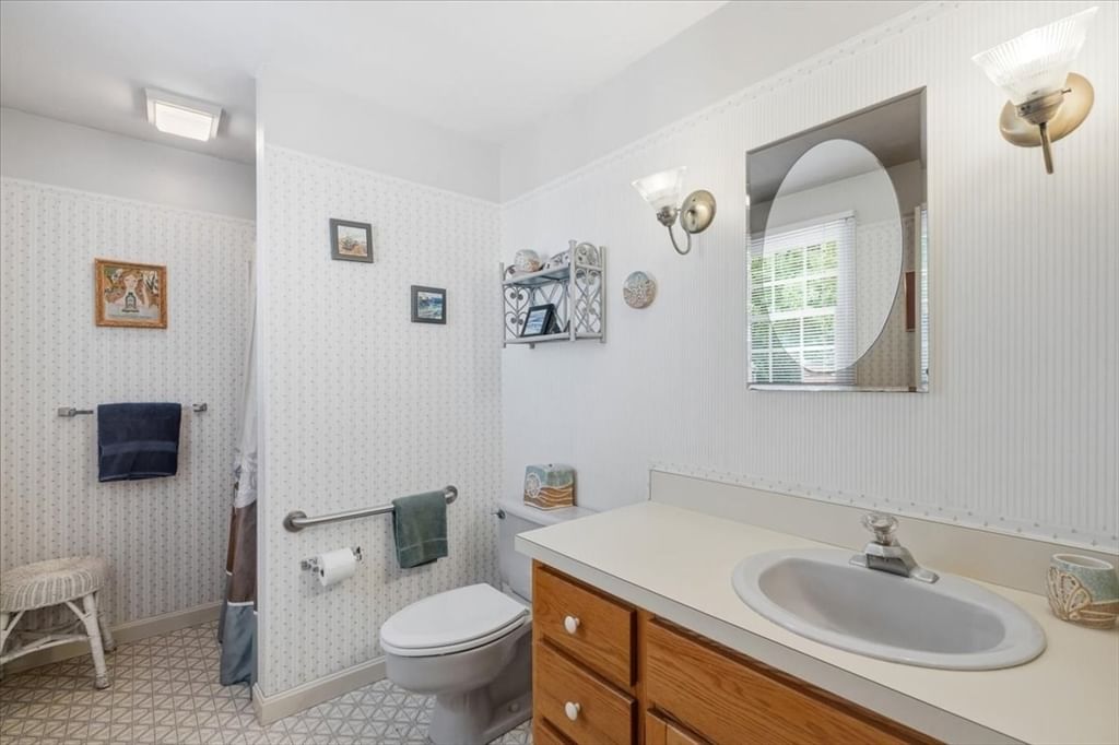 98 Bray Farm Rd S Yarmouth — Photo 17 of 31