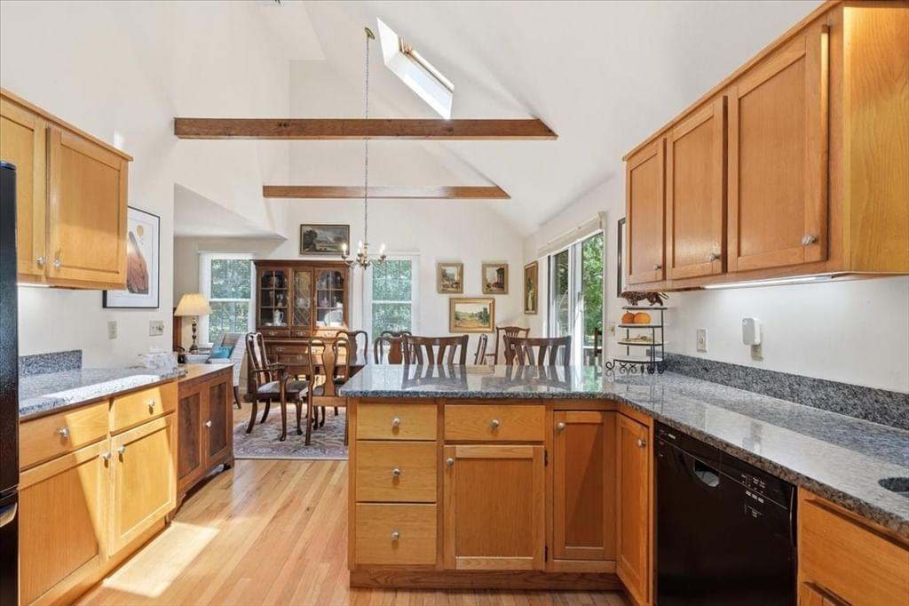 98 Bray Farm Rd S Yarmouth — Photo 7 of 31