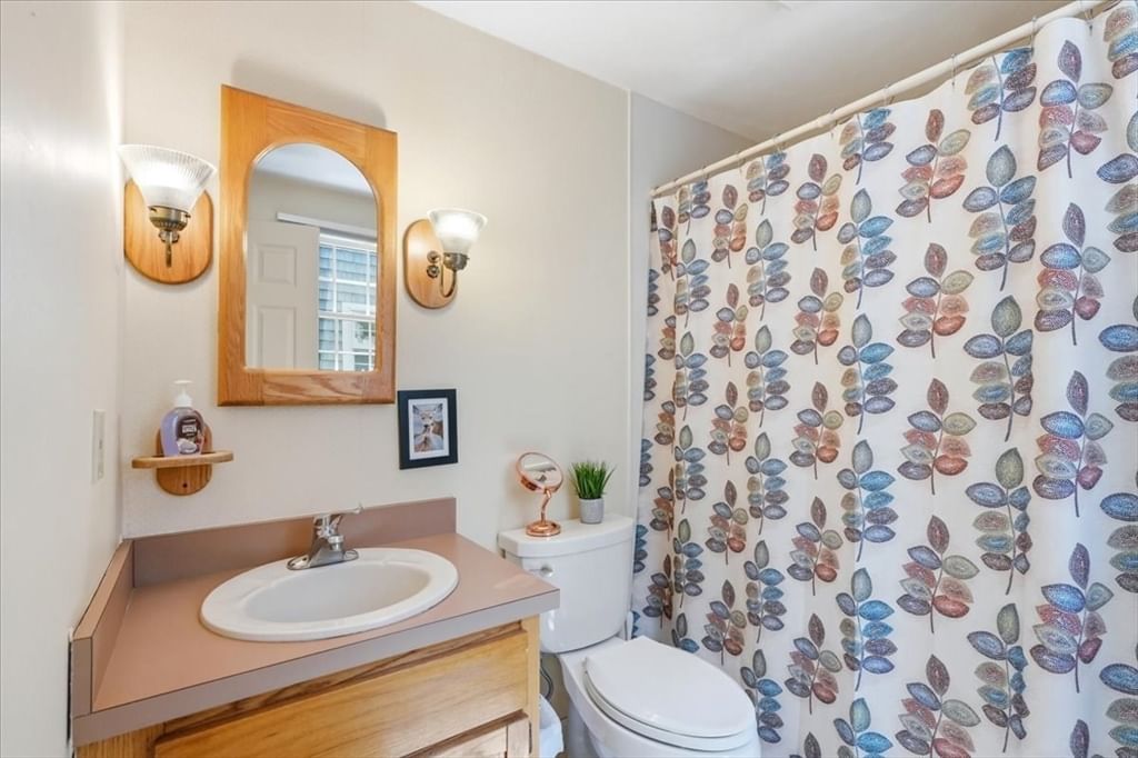 98 Bray Farm Rd S Yarmouth — Photo 9 of 31