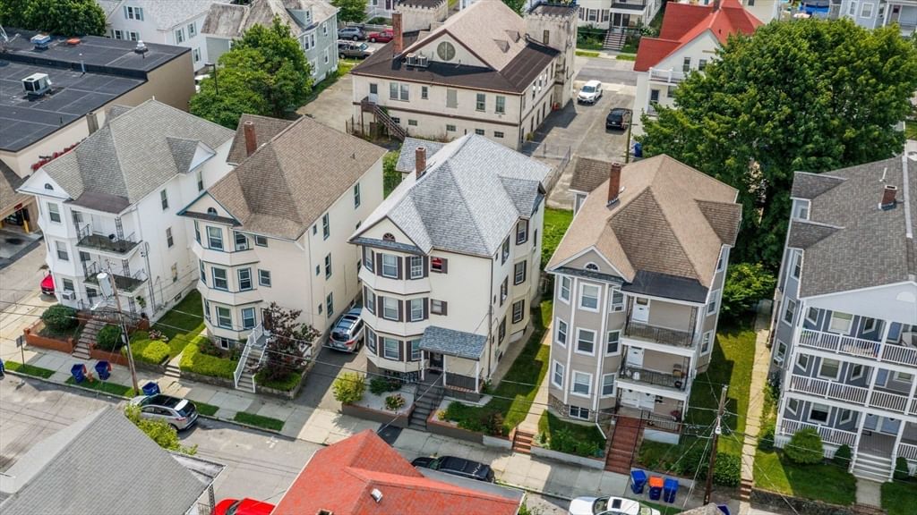 198 Eugenia St New Bedford — Photo 4 of 28