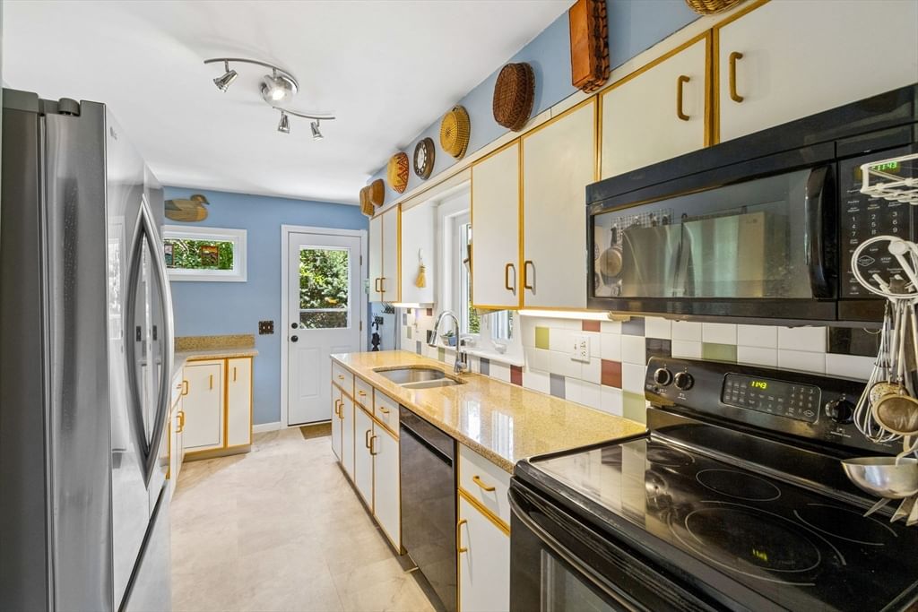 4 Murdoch Road Natick — Photo 11 of 32
