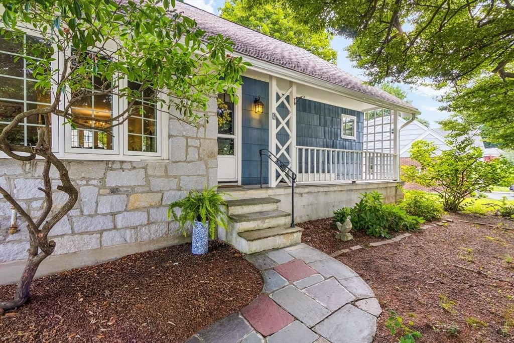 4 Murdoch Road Natick — Photo 5 of 32