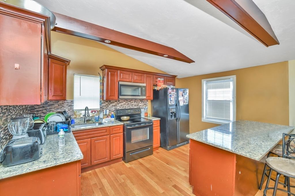 469 Summer St Brockton — Photo 5 of 25