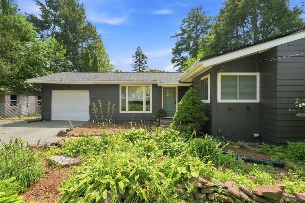 Property at 55 Lindsay Rd, Springfield, MA 01128