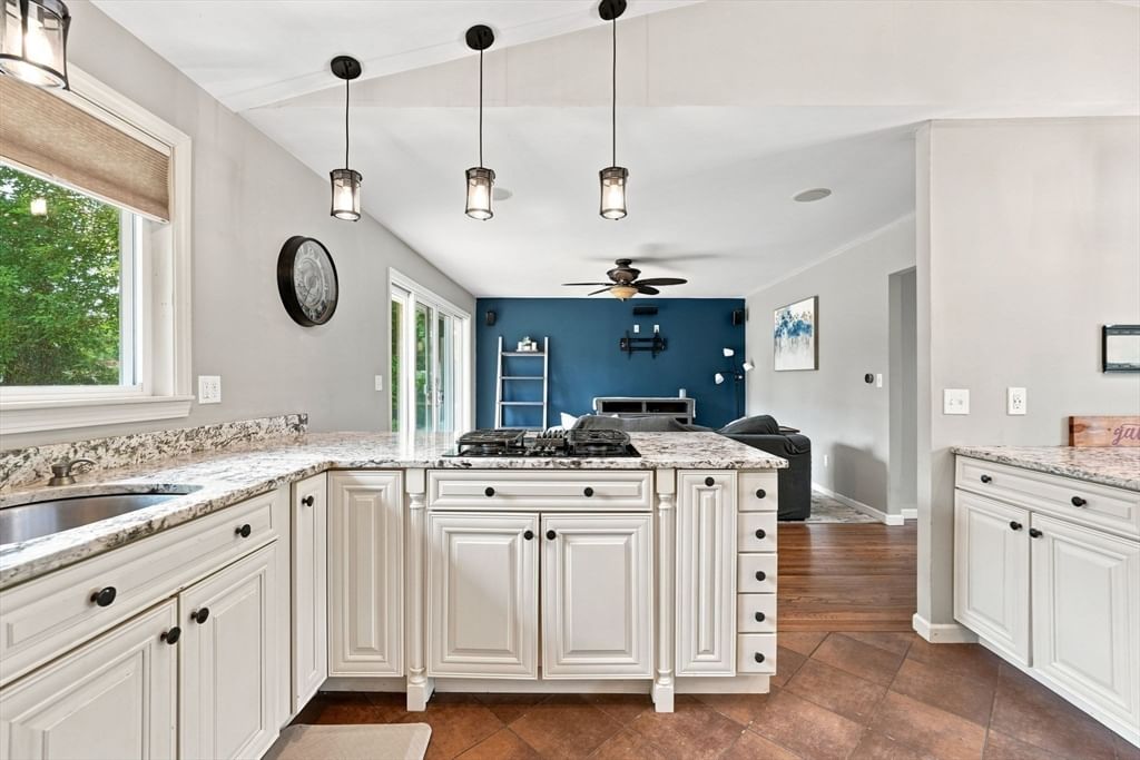 55 Lindsay Rd Springfield — Photo 8 of 35