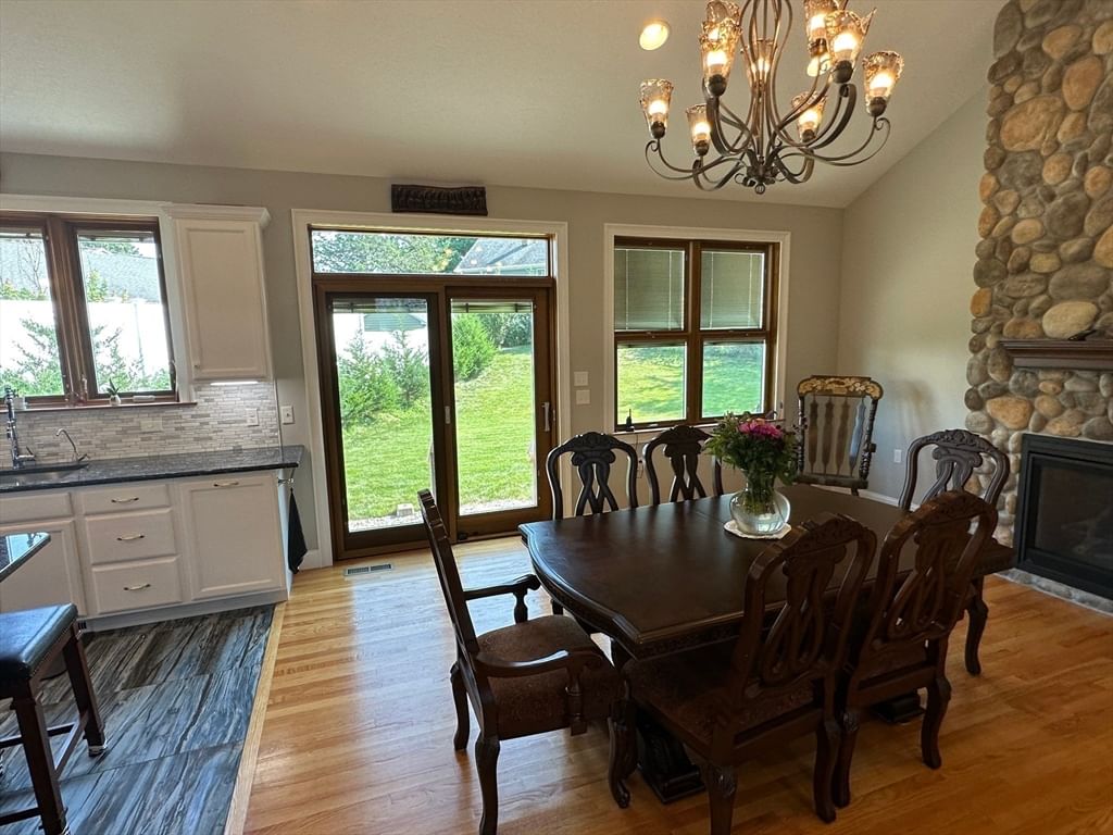 139 Blanchard St Chicopee — Photo 16 of 37