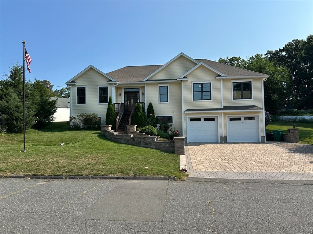 139 Blanchard St Chicopee — Photo 2 of 37
