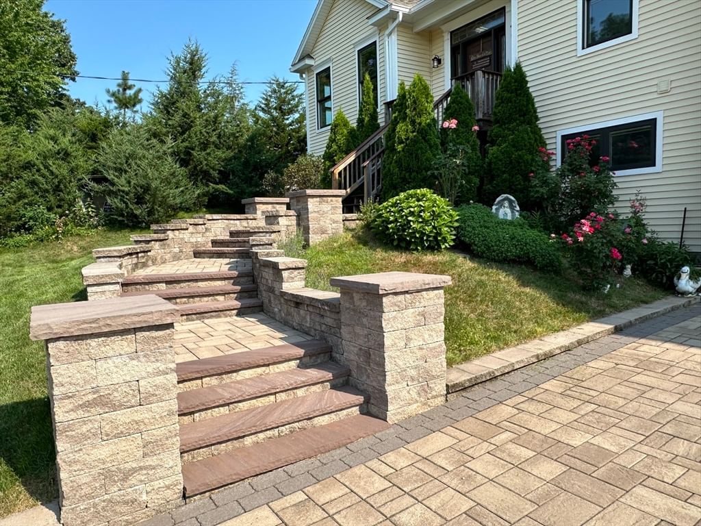 139 Blanchard St Chicopee — Photo 3 of 37