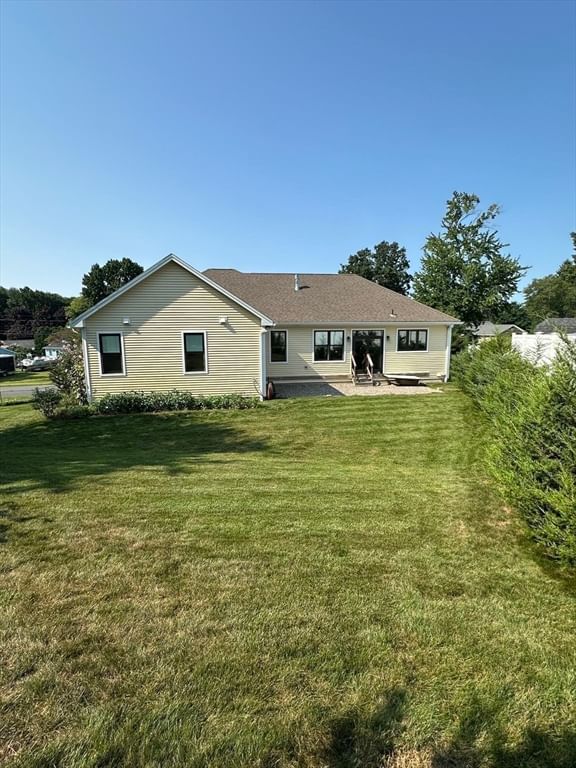 139 Blanchard St Chicopee — Photo 7 of 37