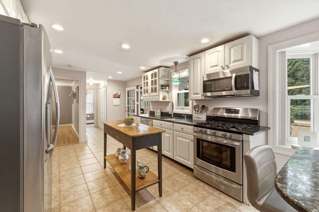 6 Rogers Ave Marlborough — Photo 5 of 41
