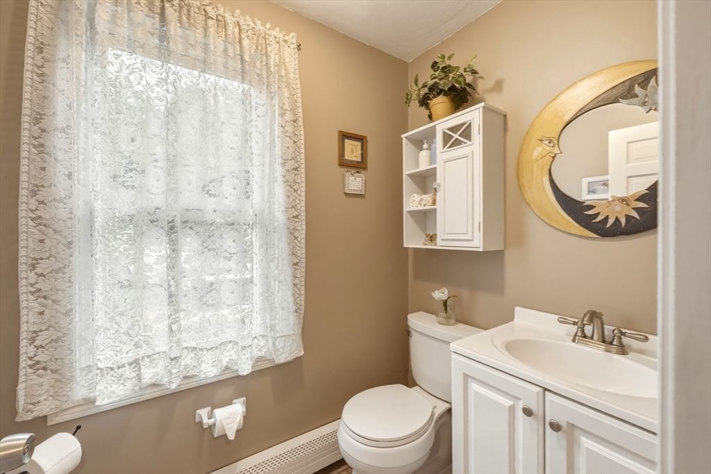 6 Rogers Ave Marlborough — Photo 8 of 41