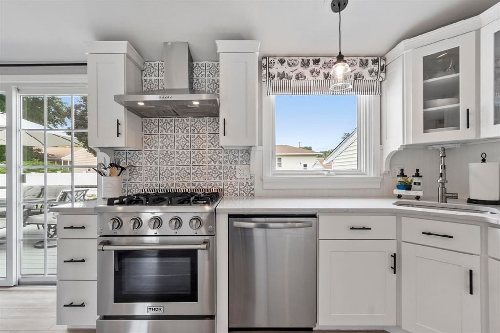 315 Lowell Street Methuen — Photo 10 of 40