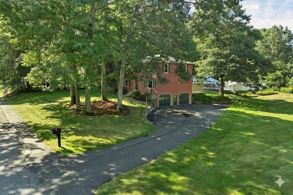 160 Pelczar Rd Dracut — Photo 3 of 41