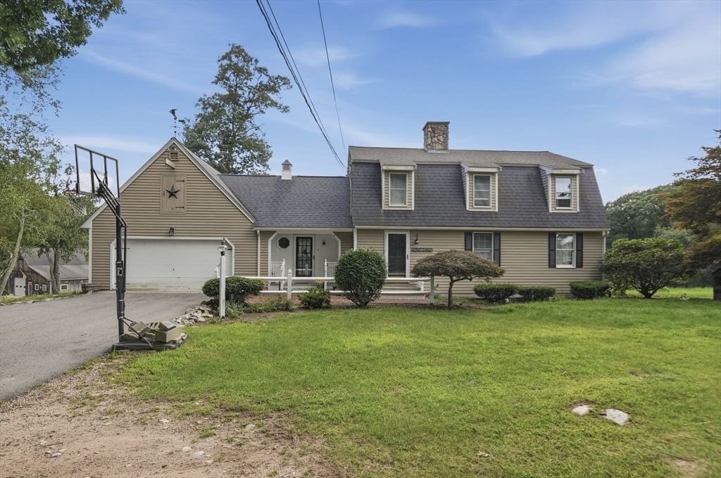251 Mendon Street Blackstone — Photo 2 of 34