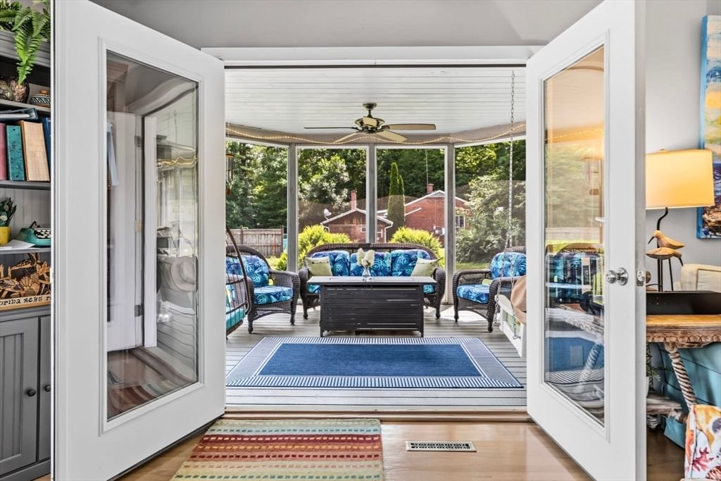 22 Miller Avenue Southampton — Photo 6 of 42