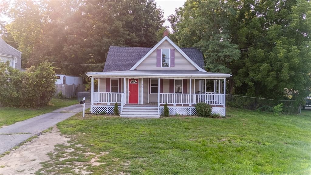 283 South St Bridgewater — Photo 2 of 37
