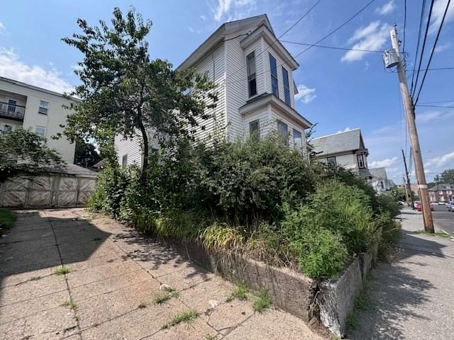 Property at 41 Mount Vernon St, Lowell, MA 01854