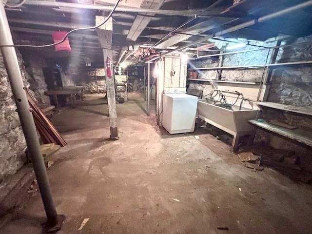 41 Mount Vernon St Lowell — Photo 25 of 28