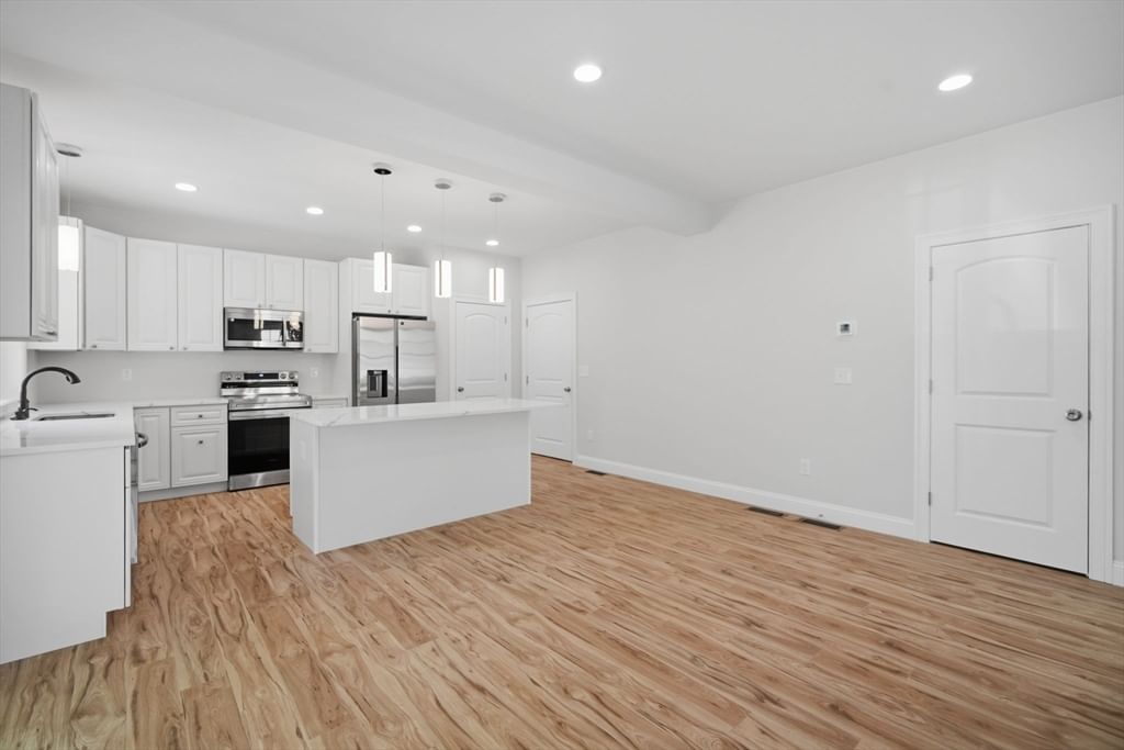 24 Medford St Springfield — Photo 13 of 32