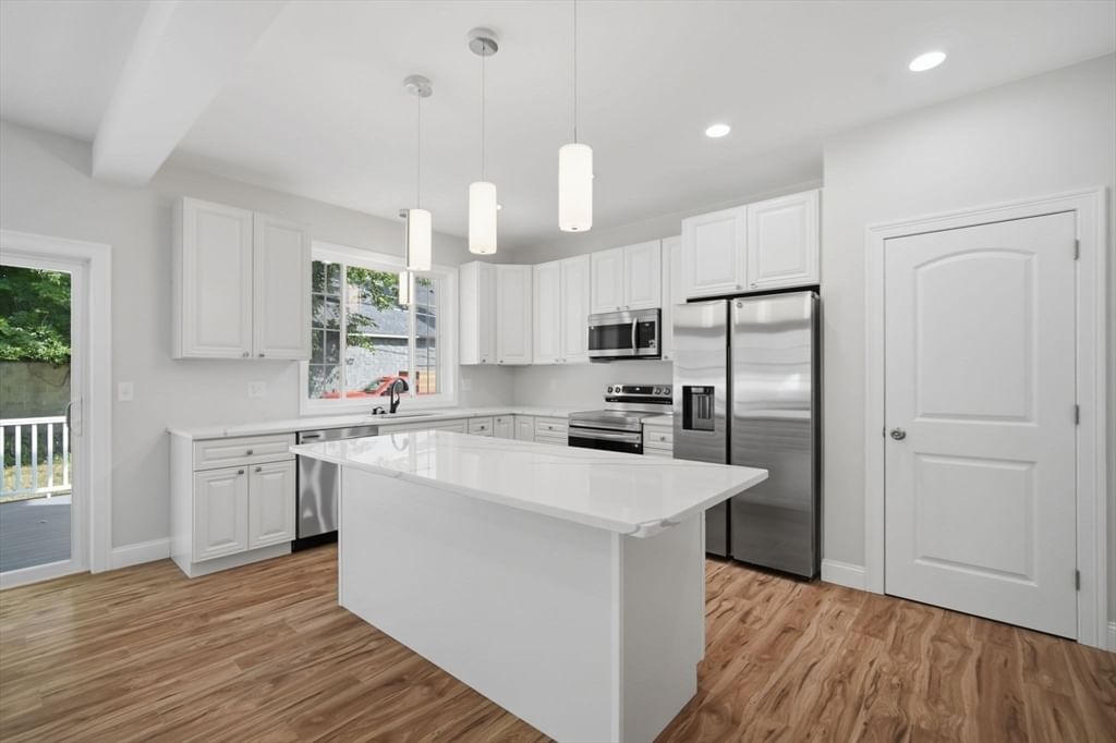 24 Medford St Springfield — Photo 8 of 32