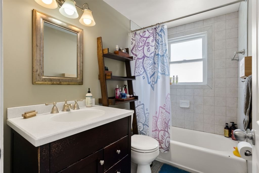 195 Glenellen Rd Boston — Photo 18 of 37