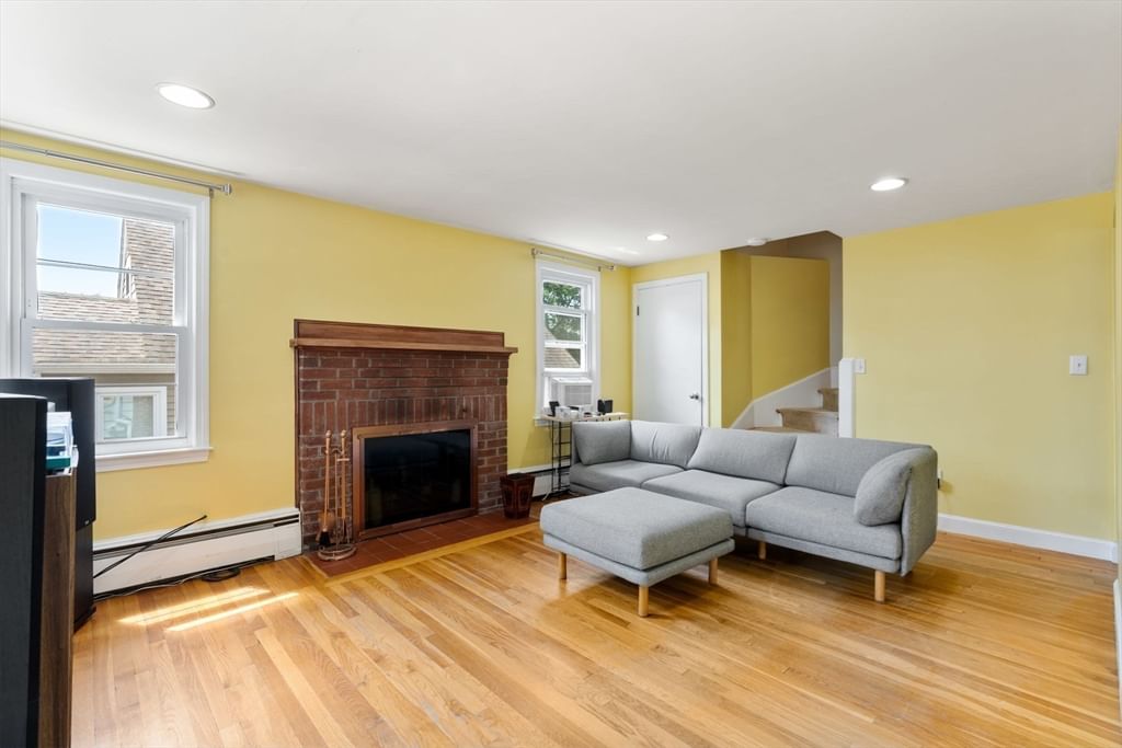 195 Glenellen Rd Boston — Photo 3 of 37